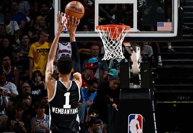  文班亚马封盖创新高，马刺主场击退掘金